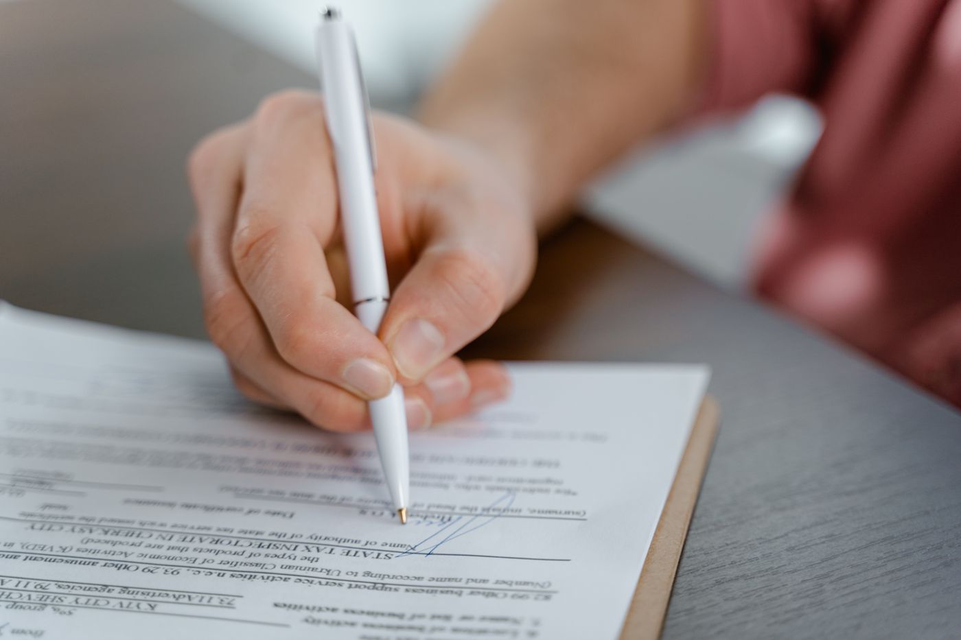 Firma del contratto per aprire un call center chiavi in mano